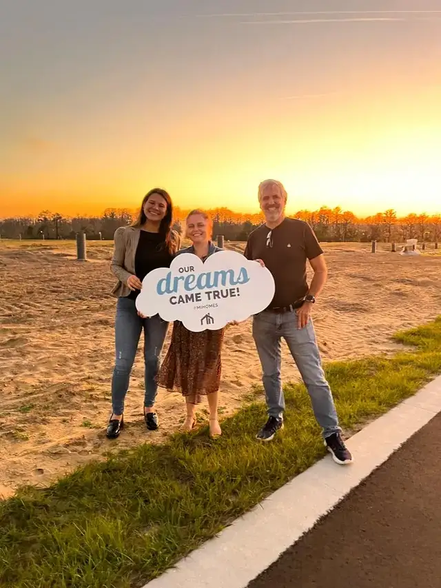 Clientes celebrando a realização da casa em Orlando